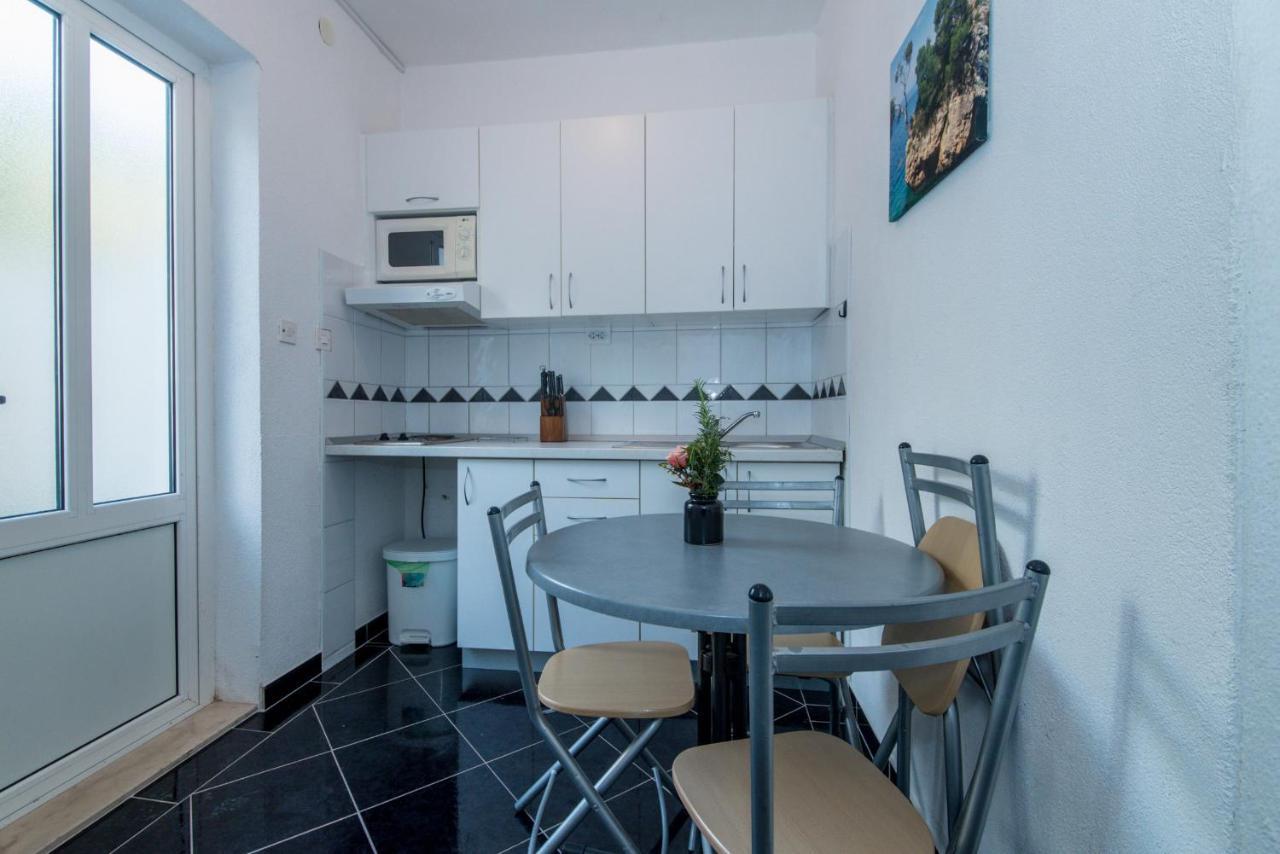 Apartments Niko 普罗马尼亚 外观 照片